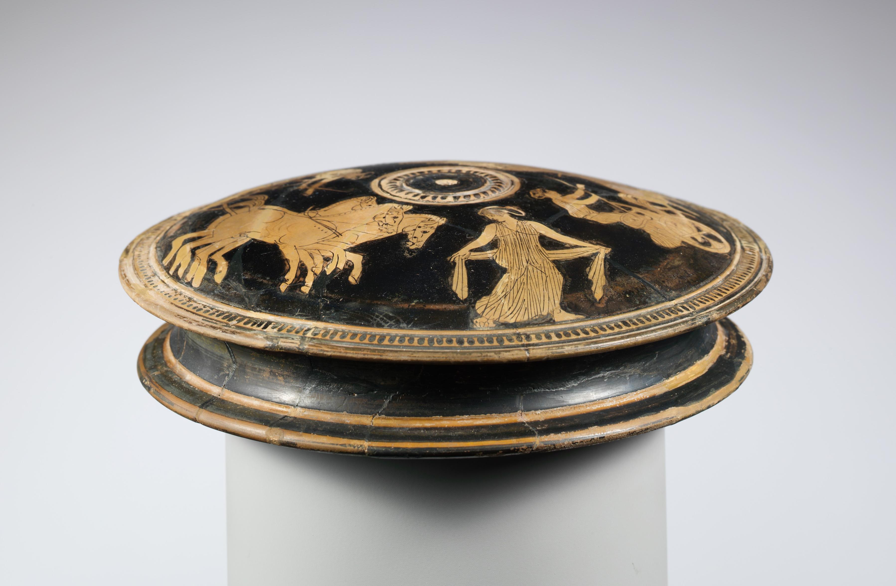 Terracotta pyxis (box), Image 1/2