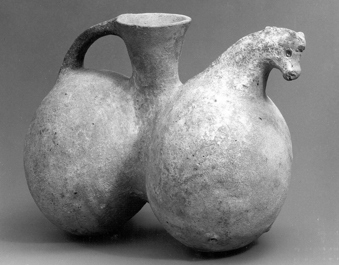 Twin-spouted vessel