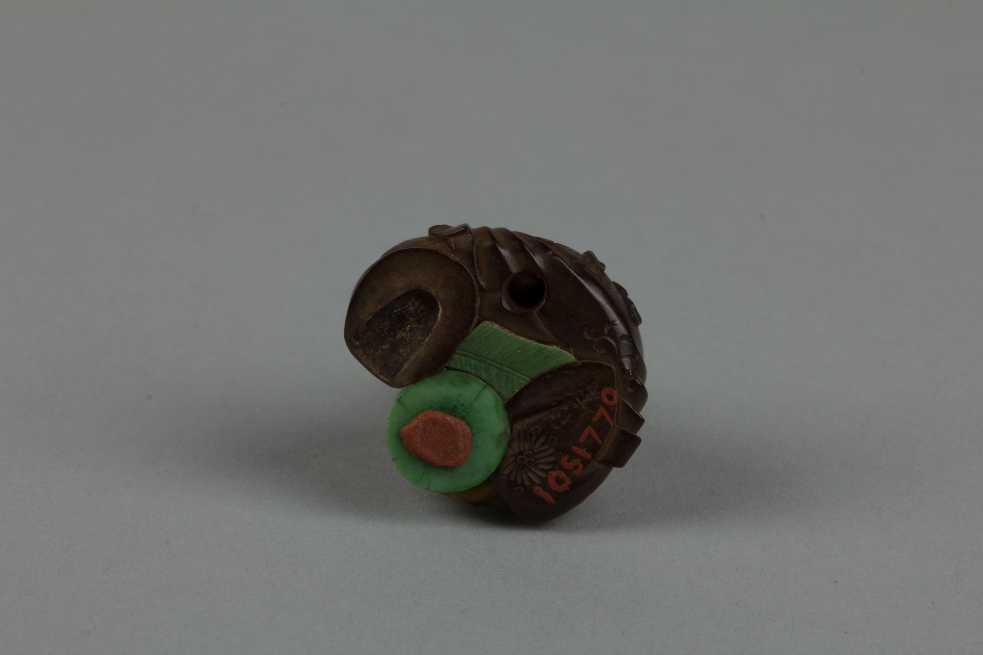 Netsuke of Seated Man with a Flower Pot, Image 3/5