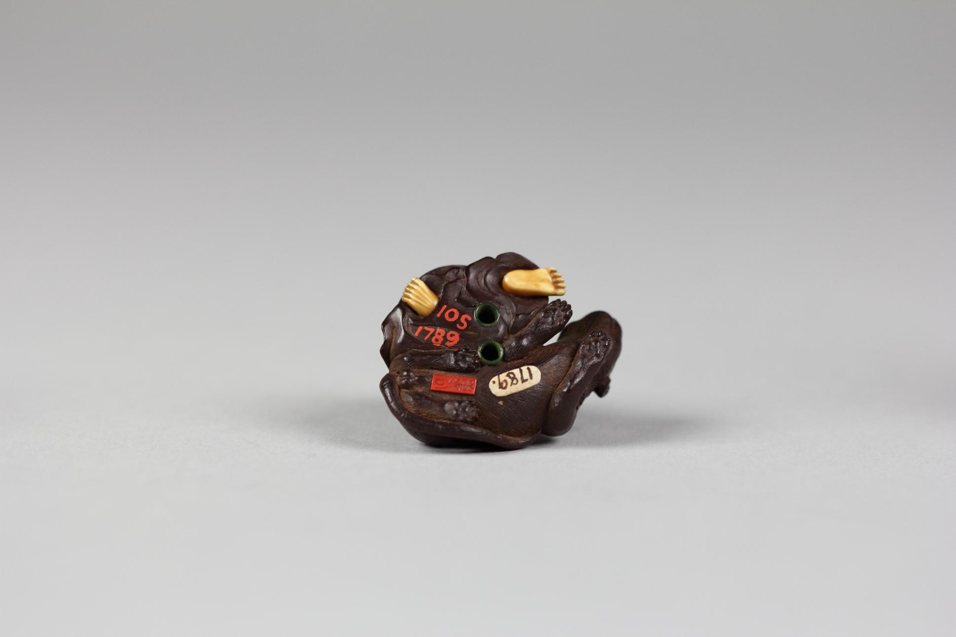 Netsuke of Old Man with a Tiger, Image 2/2