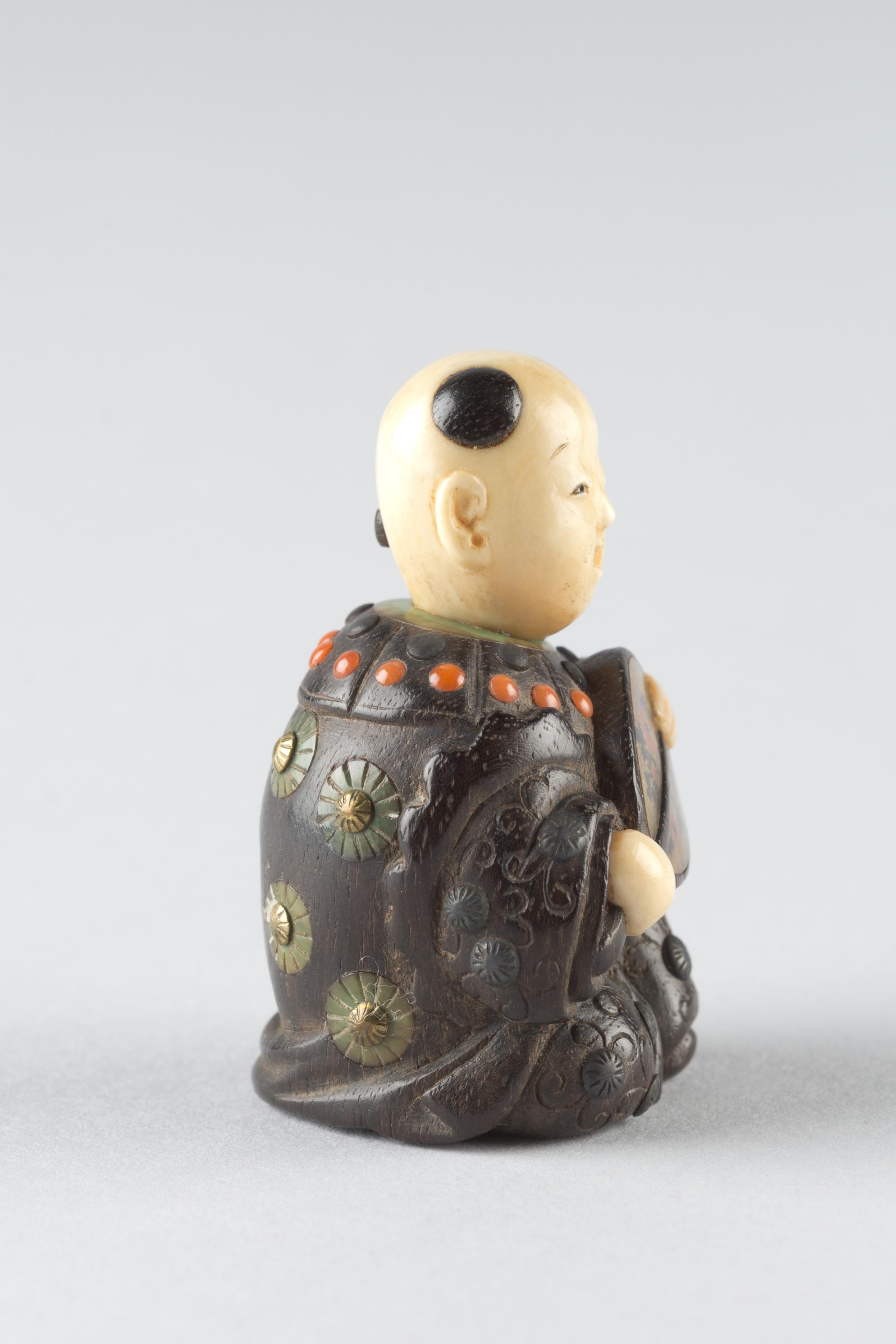 Netsuke of Boy with a Fan, Image 4/5