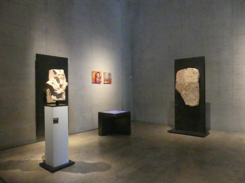 München, Staatliches Museum Ägyptischer Kunst, Saal 3, Bild 1/2