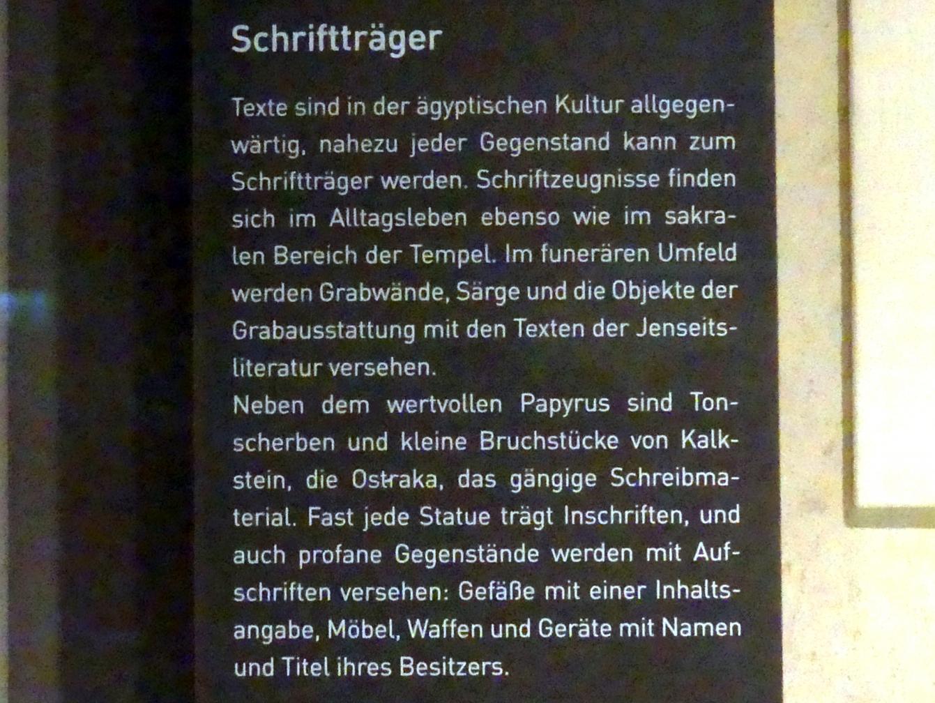 München, Staatliches Museum Ägyptischer Kunst, Saal 8, Schriftträger, Bild 3/8