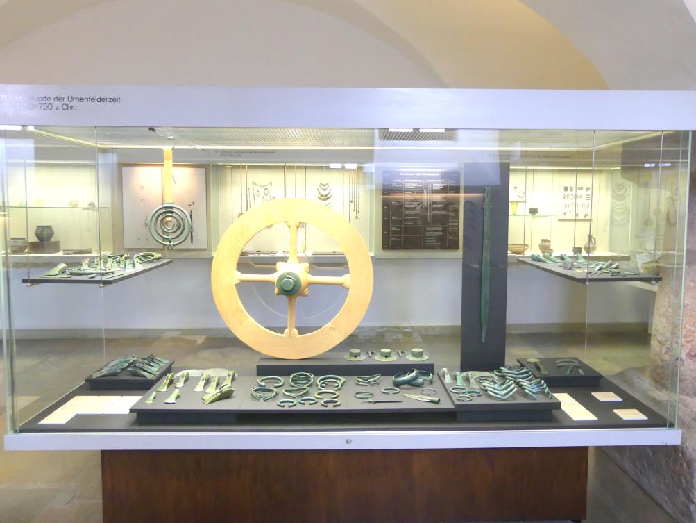 Würzburg, Museum für Franken, Vitrine 11, Hortfunde der Urnenfelderzeit