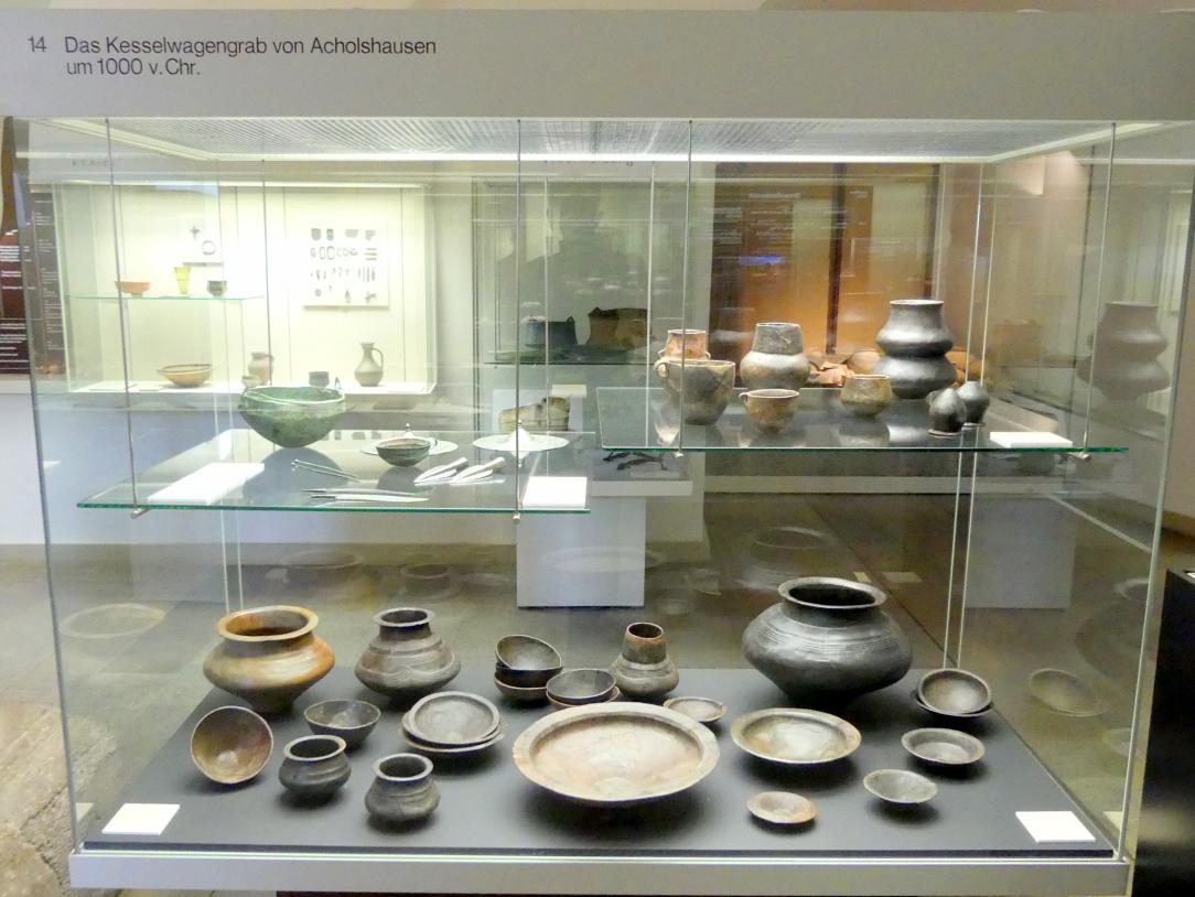 Würzburg, Museum für Franken, Vitrine 14, Das Kesselwagengrab von Acholshausen