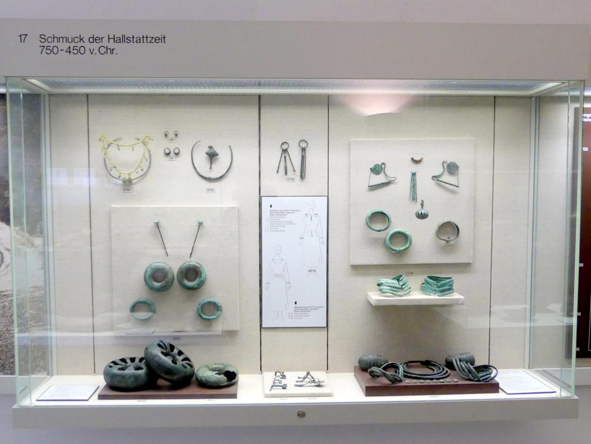 Würzburg, Museum für Franken, Vitrine 17, Schmuck der Hallstattzeit, Bild 1/2