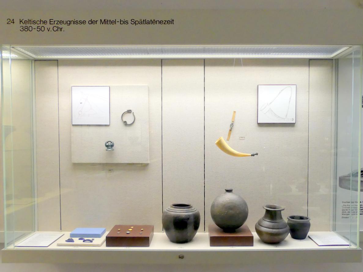 Würzburg, Museum für Franken, Vitrine 24, Keltische Erzeugnisse der Mittel- und Spätlatènezeit