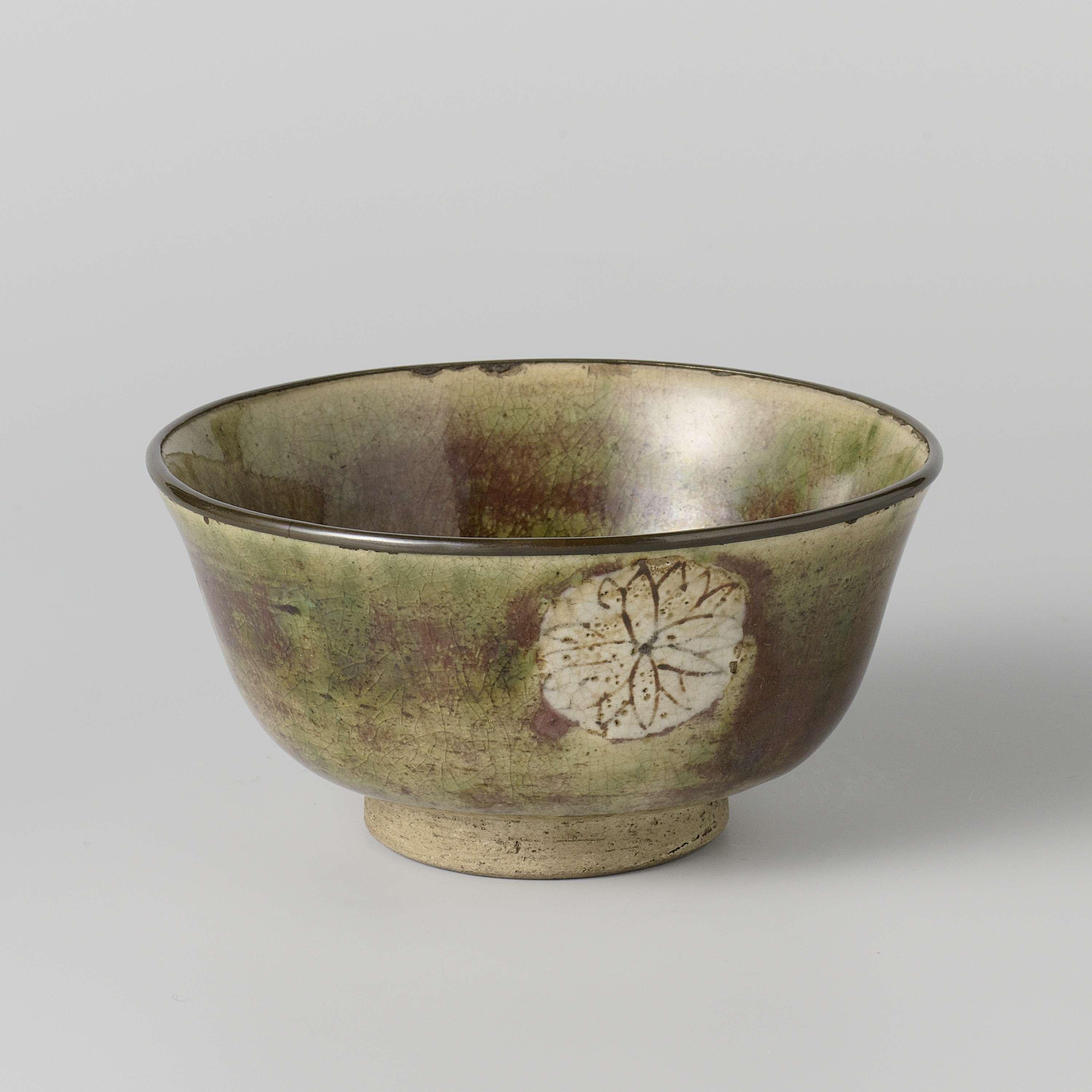 Teabowl with chrysanthemums