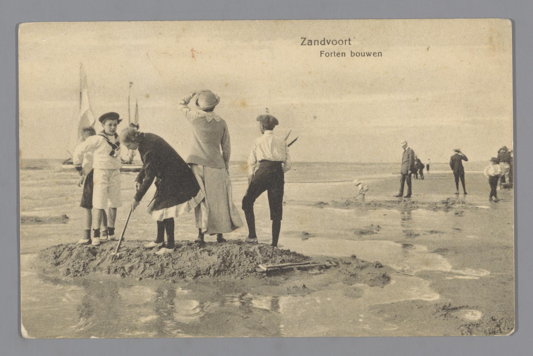 Zandvoort. Forten bouwen
