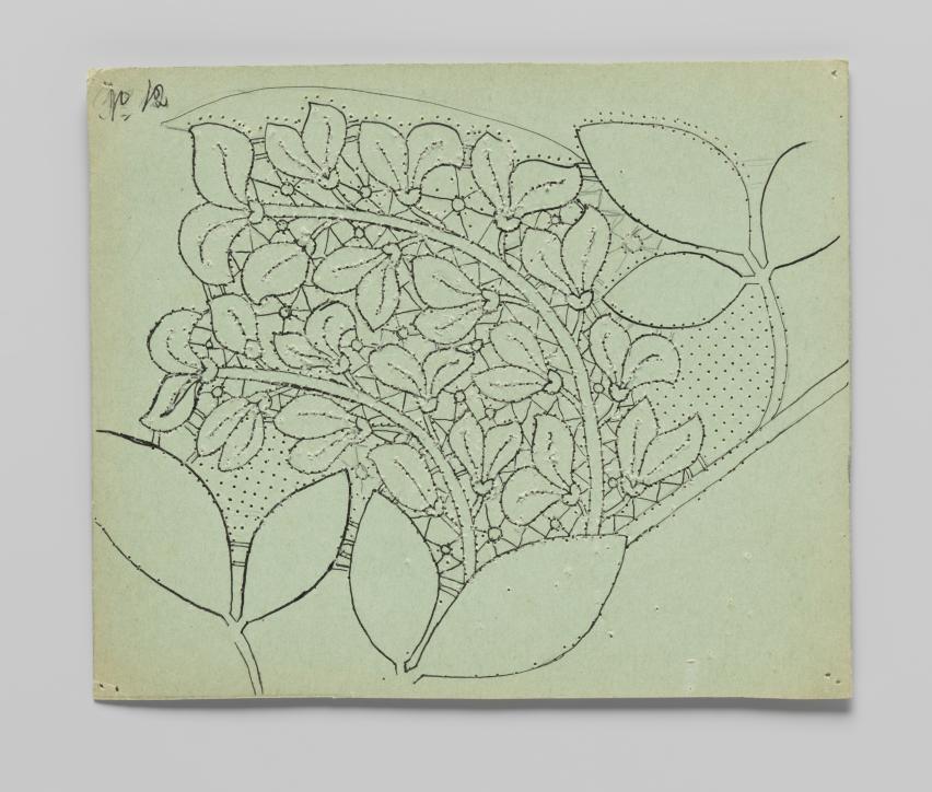 Kantpatroon voor een kleed van kloskant met goudenregentakken en -bloemen