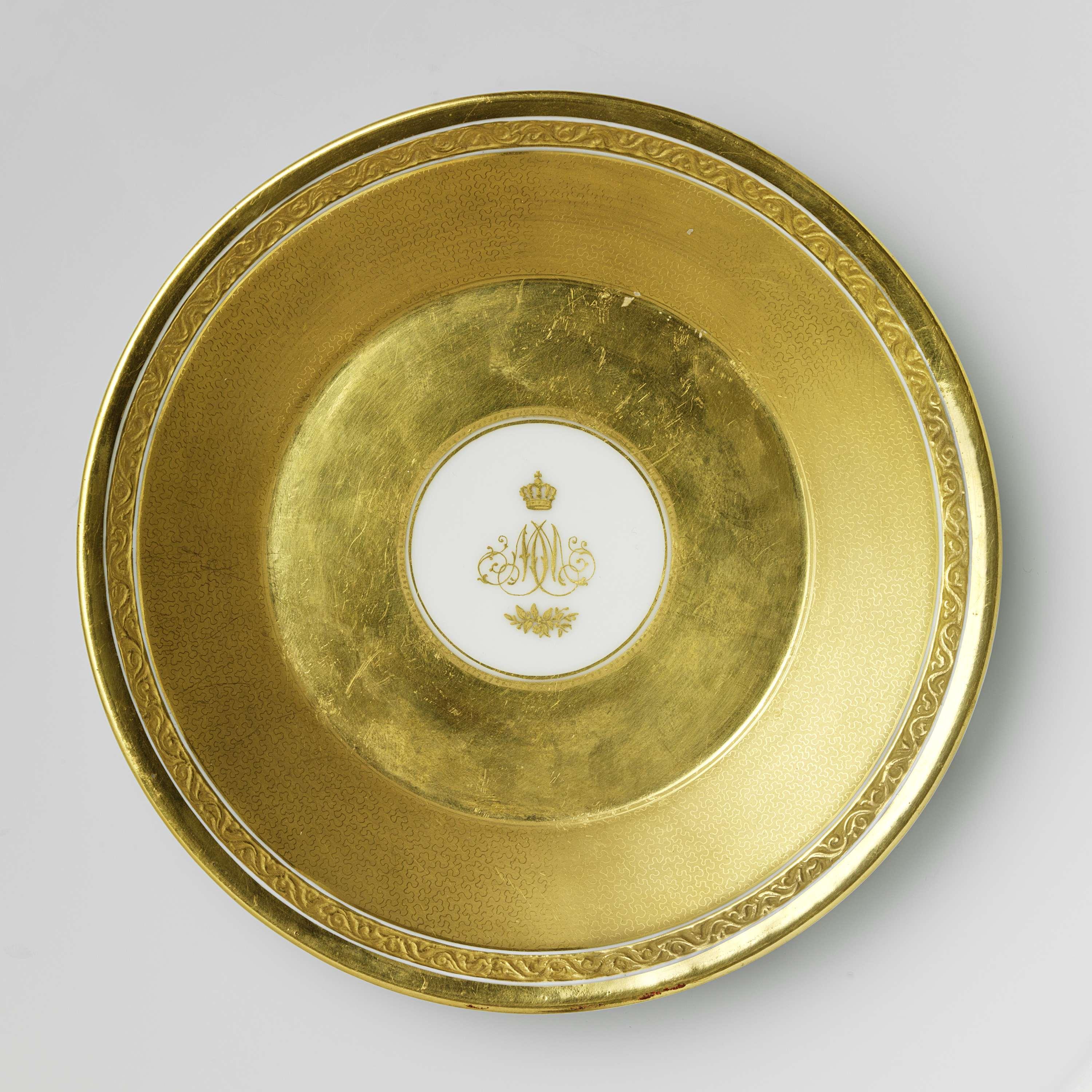 Schotel met monogram van Maria van Hohenzollern-Sigmaringen