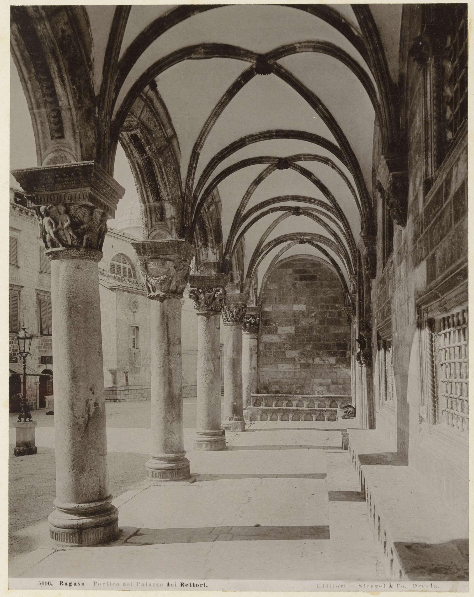 Zuilengalerij van het Paleis van de Rector te Dubrovnik