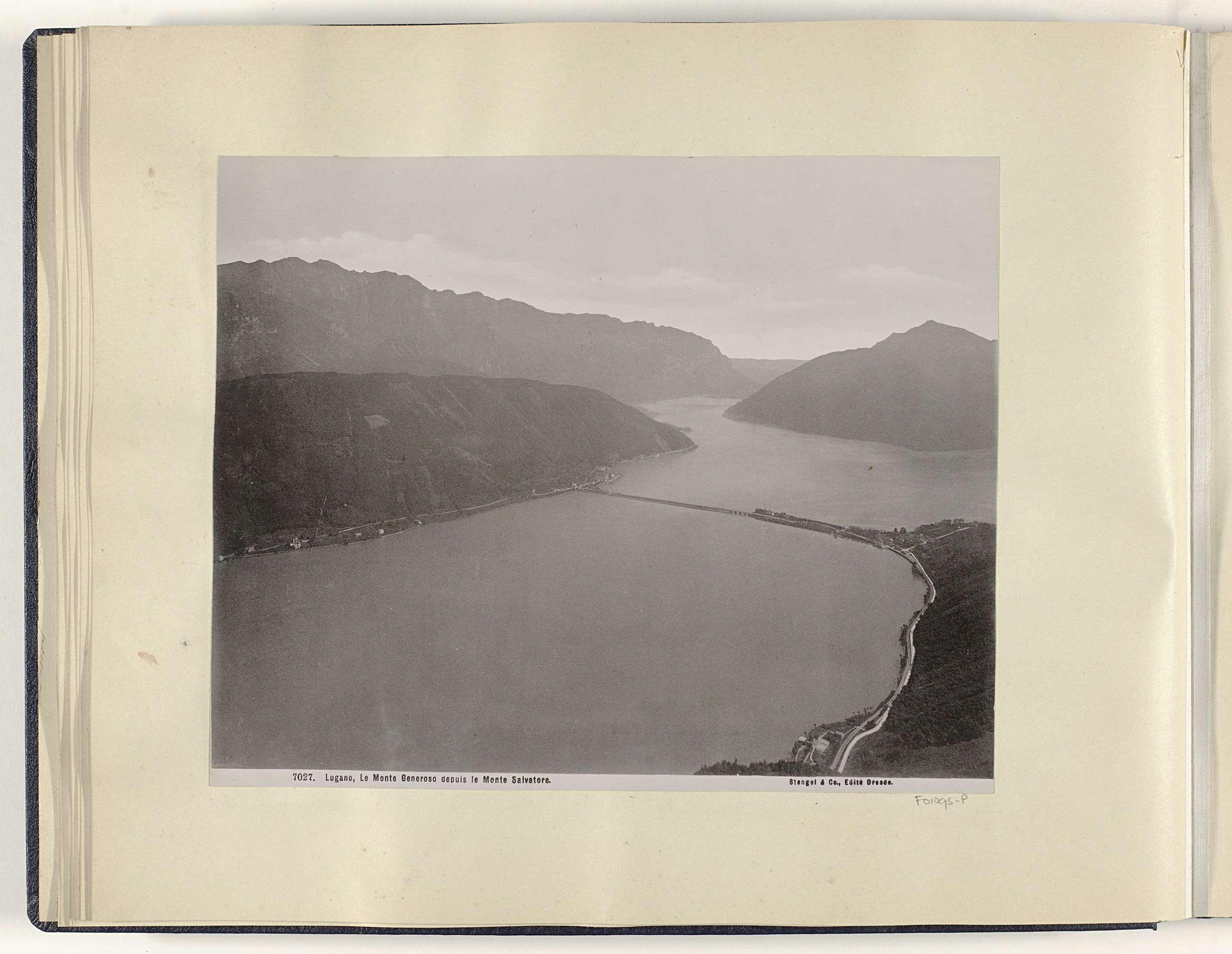 Monte Generoso en het Meer van Lugano gezien vanaf de Monte Salvatore