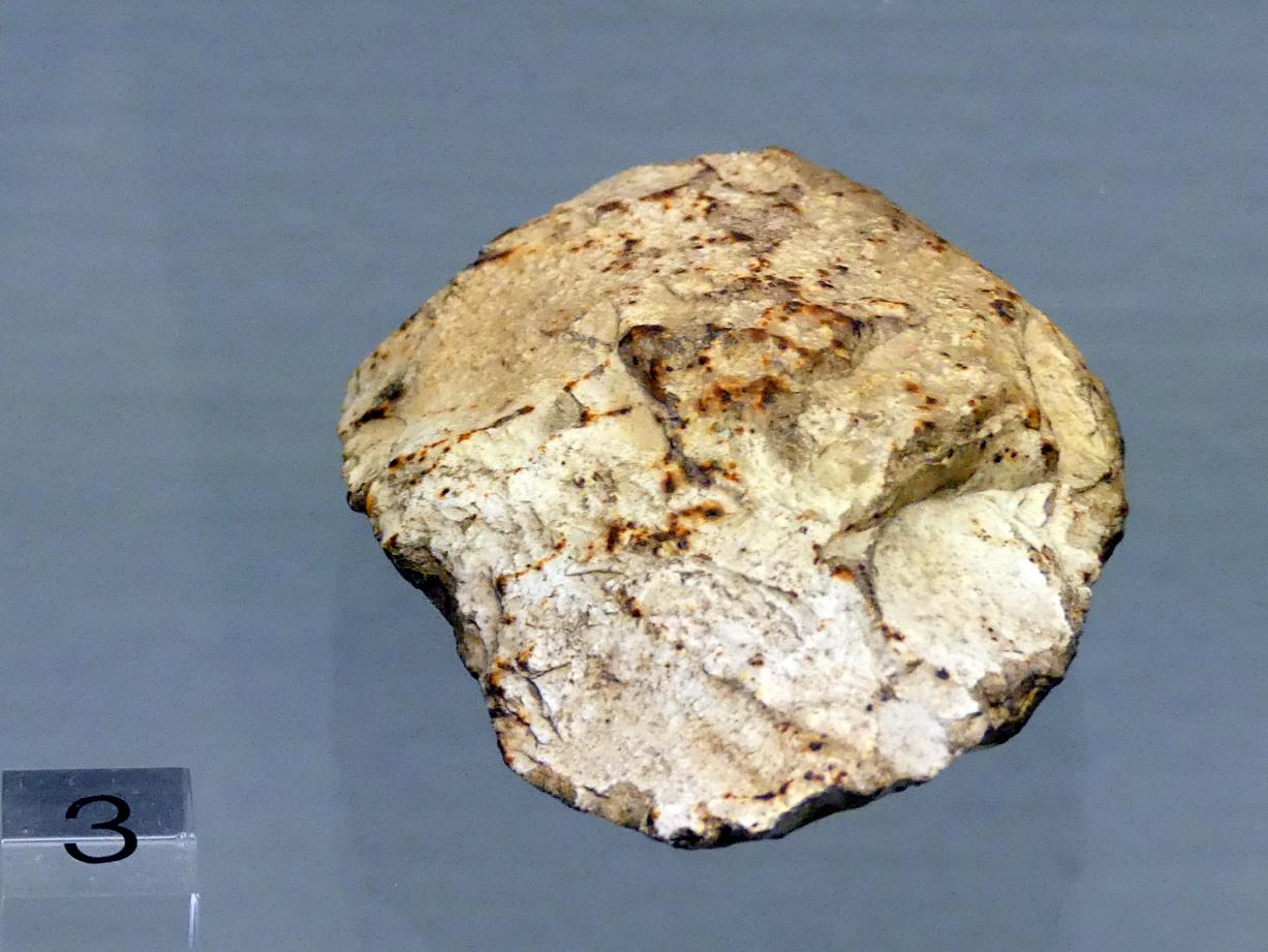 Mittelpaläolithischer Faustkeil, Mittelpaläolithikum, 200000 - 31000 v. Chr., Bild 1/2