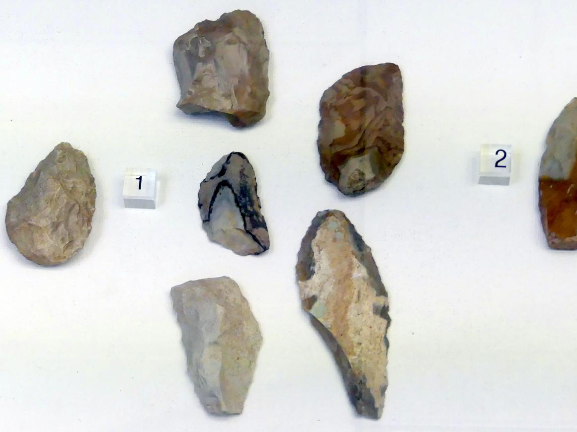 5 Schaber, Mittelpaläolithikum, 200000 - 31000 v. Chr., Bild 1/2