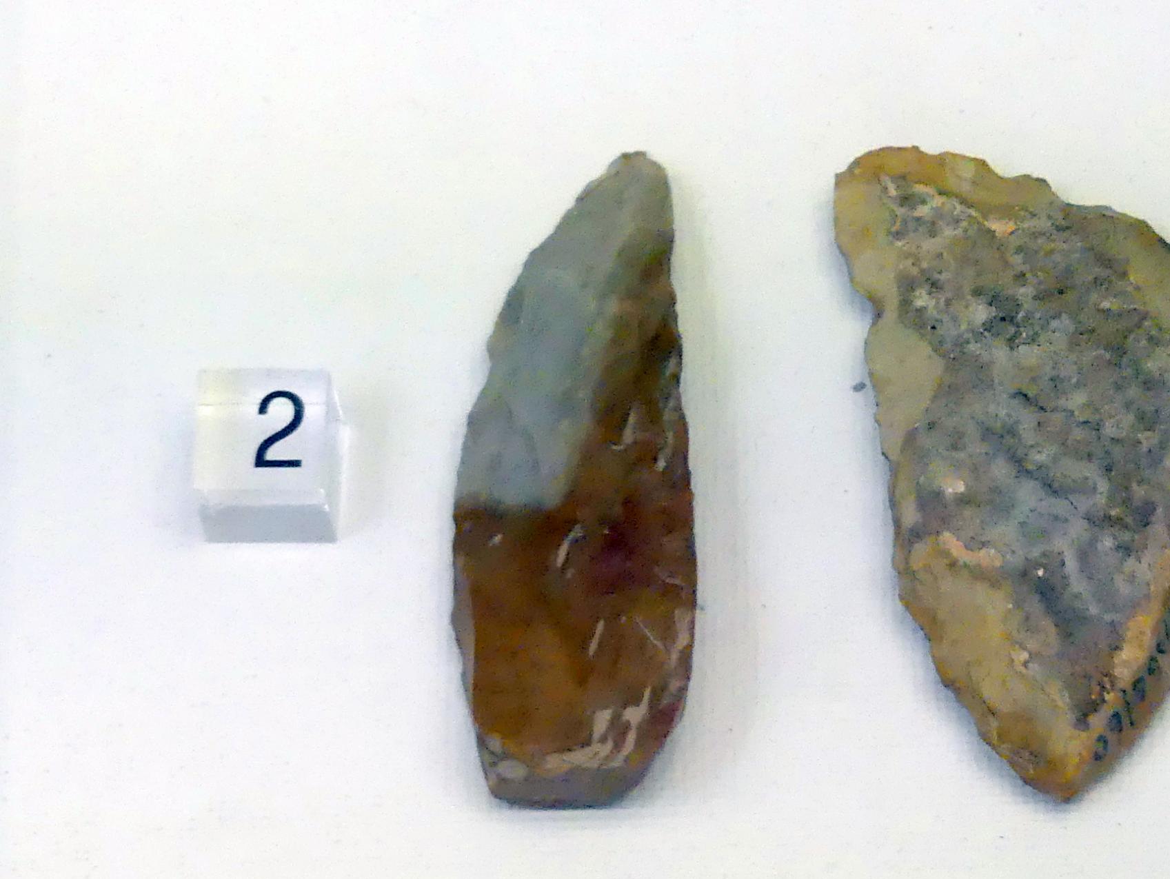 Spitze, Mittelpaläolithikum, 200000 - 31000 v. Chr., Bild 1/2
