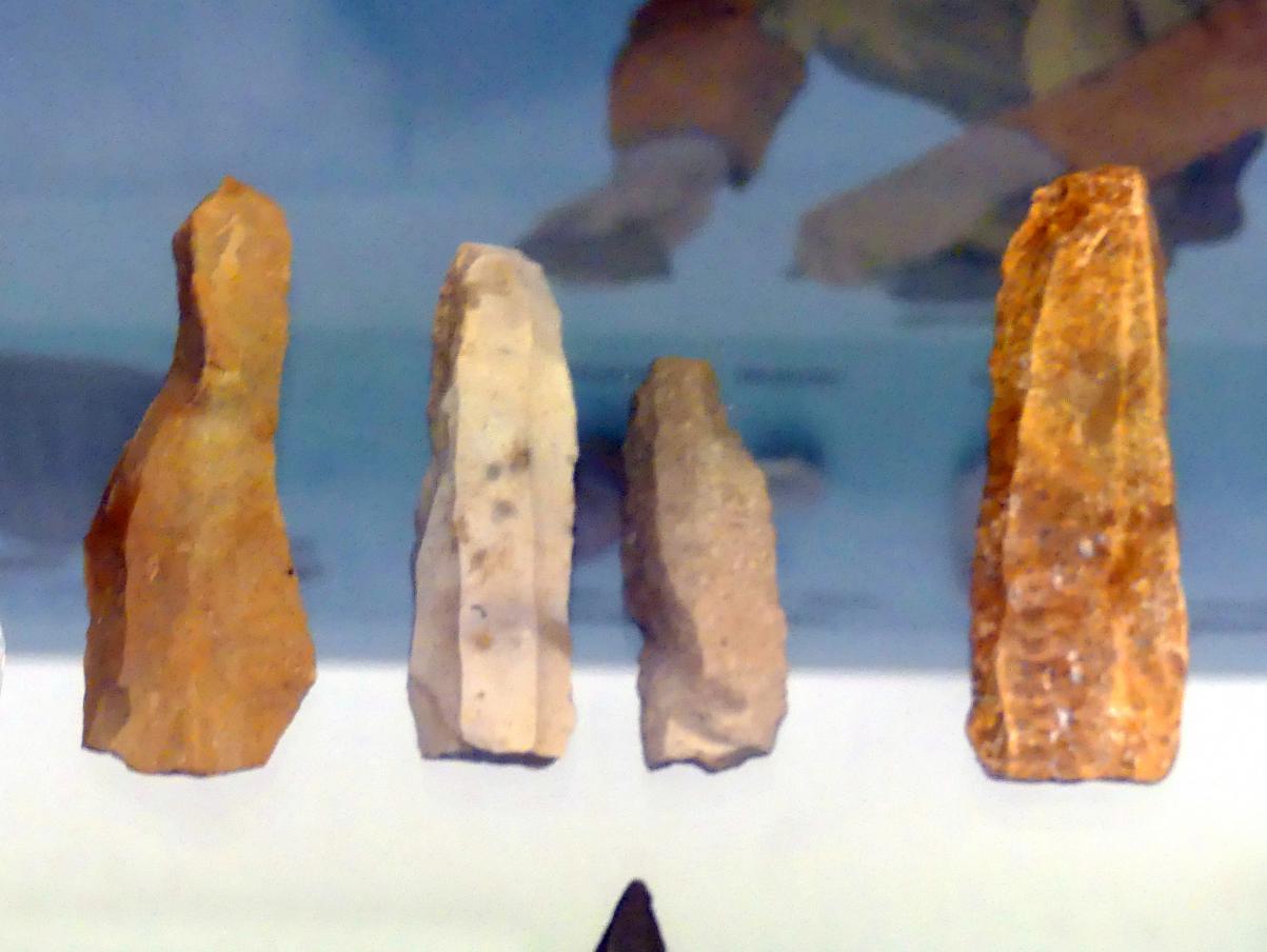4 Kratzer, Jungpaläolithikum, 43000 - 10000 v. Chr., Bild 1/3