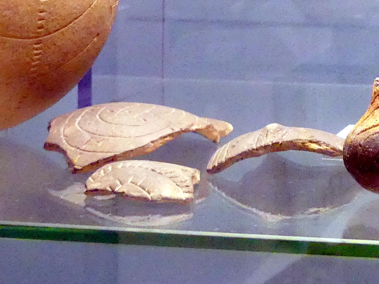 3 Scherben verschieden verzierter Gefäße, Frühneolithikum (Altneolithikum), 5500 - 4900 v. Chr., Bild 2/3
