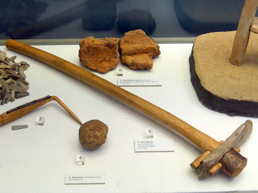Geweihhacke, Frühneolithikum (Altneolithikum), 5500 - 4900 v. Chr., Bild 1/2