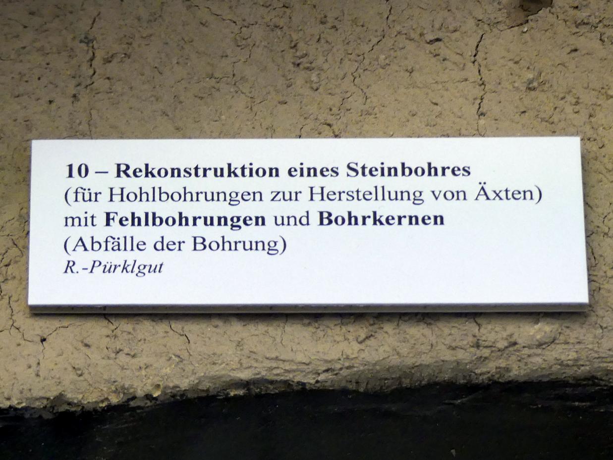 Rekonstruktion eines Steinbohrers, Frühneolithikum (Altneolithikum), 5500 - 4900 v. Chr., Bild 2/2