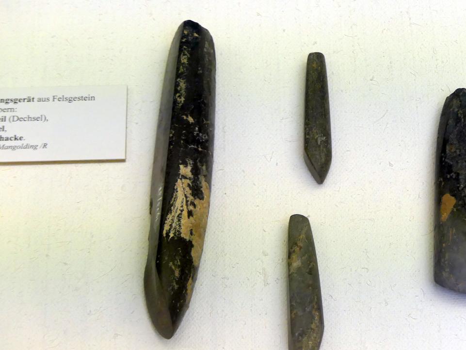 Schuhleistenkeil (Dechsel), Frühneolithikum (Altneolithikum), 5500 - 4900 v. Chr., Bild 1/2