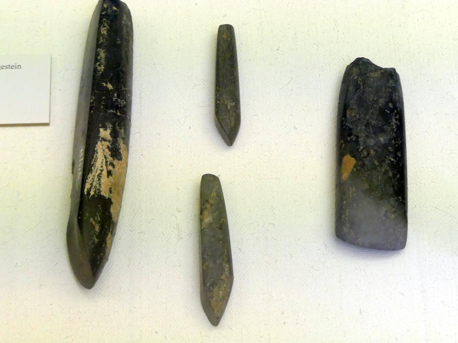 2 kleine Dechsel, Frühneolithikum (Altneolithikum), 5500 - 4900 v. Chr., Bild 1/2