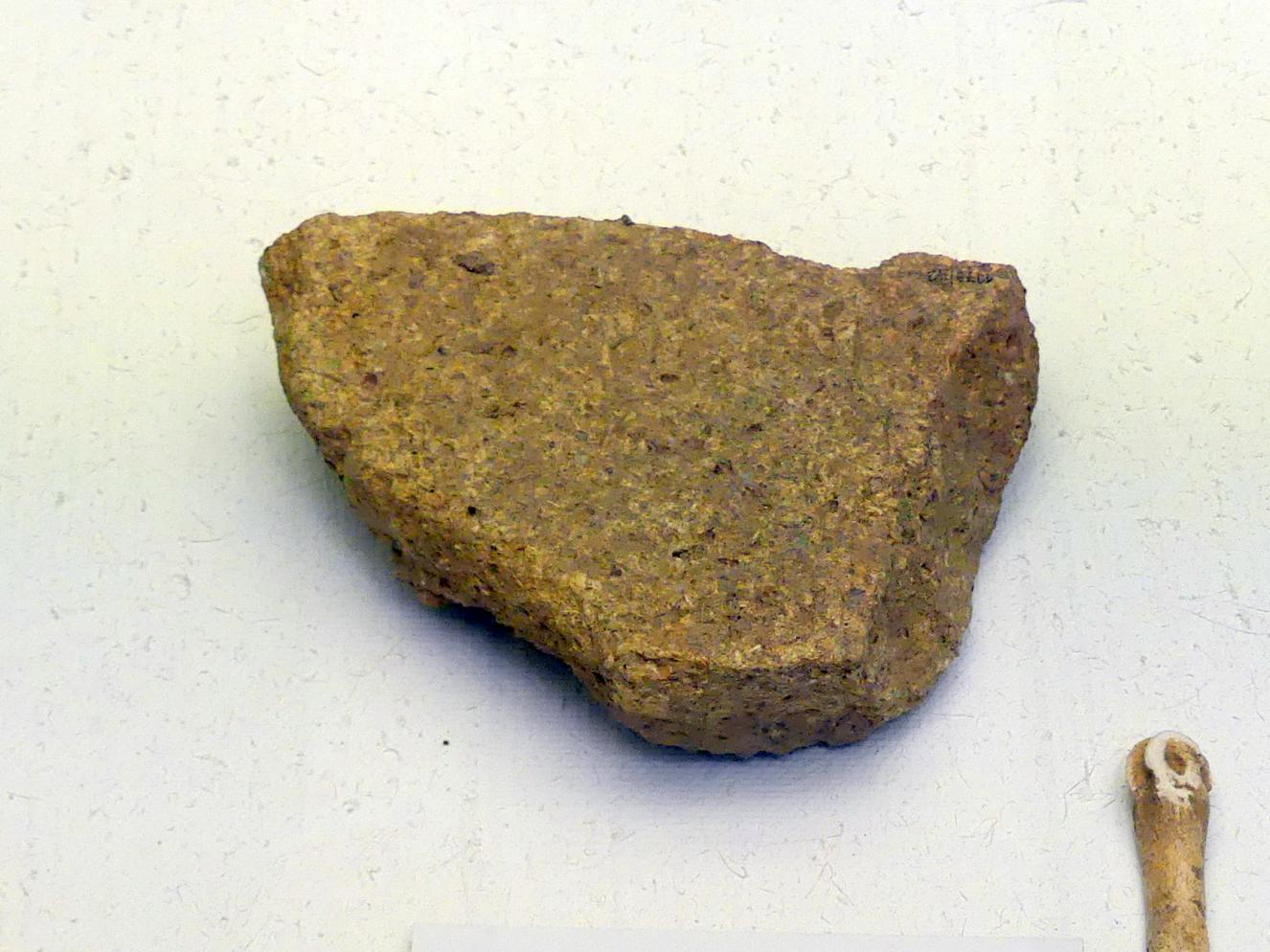 Reibplatte, Frühneolithikum (Altneolithikum), 5500 - 4900 v. Chr., Bild 1/2
