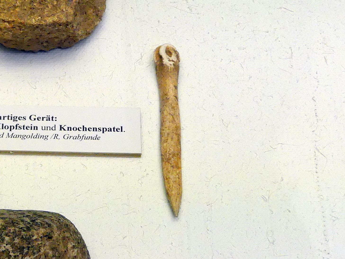 Knochenspatel, Frühneolithikum (Altneolithikum), 5500 - 4900 v. Chr., Bild 1/2