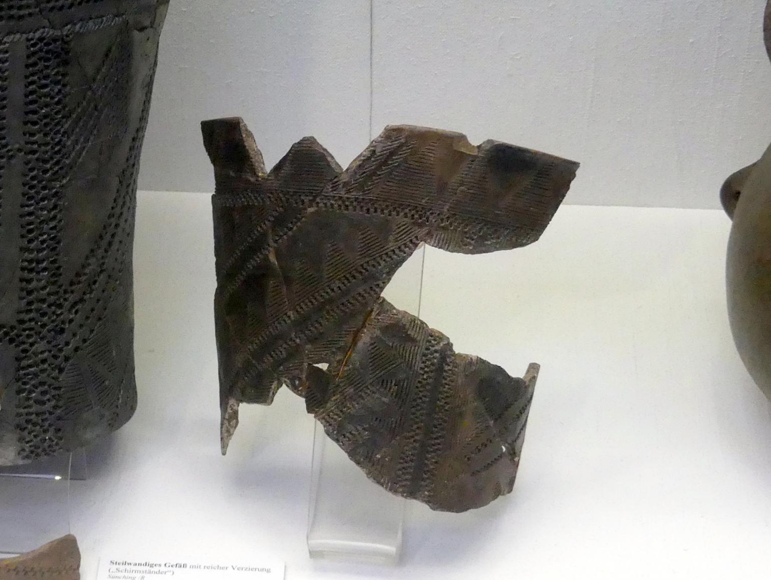 Randscherbe eines steilwandigen Gefäßes, Mittelneolithikum, 5500 - 4400 v. Chr.