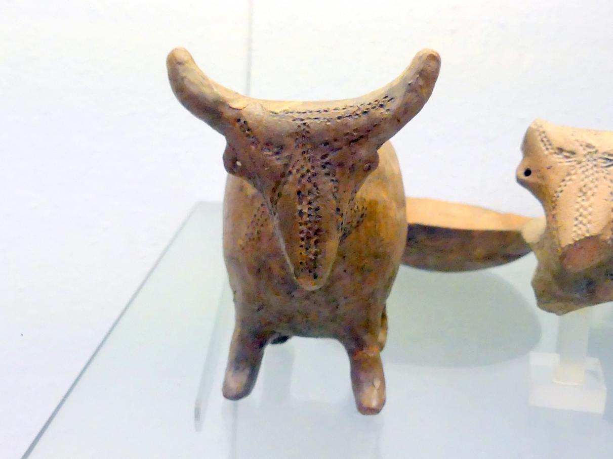 Stiergefäß, Mittelneolithikum, 5500 - 4400 v. Chr., Bild 1/2