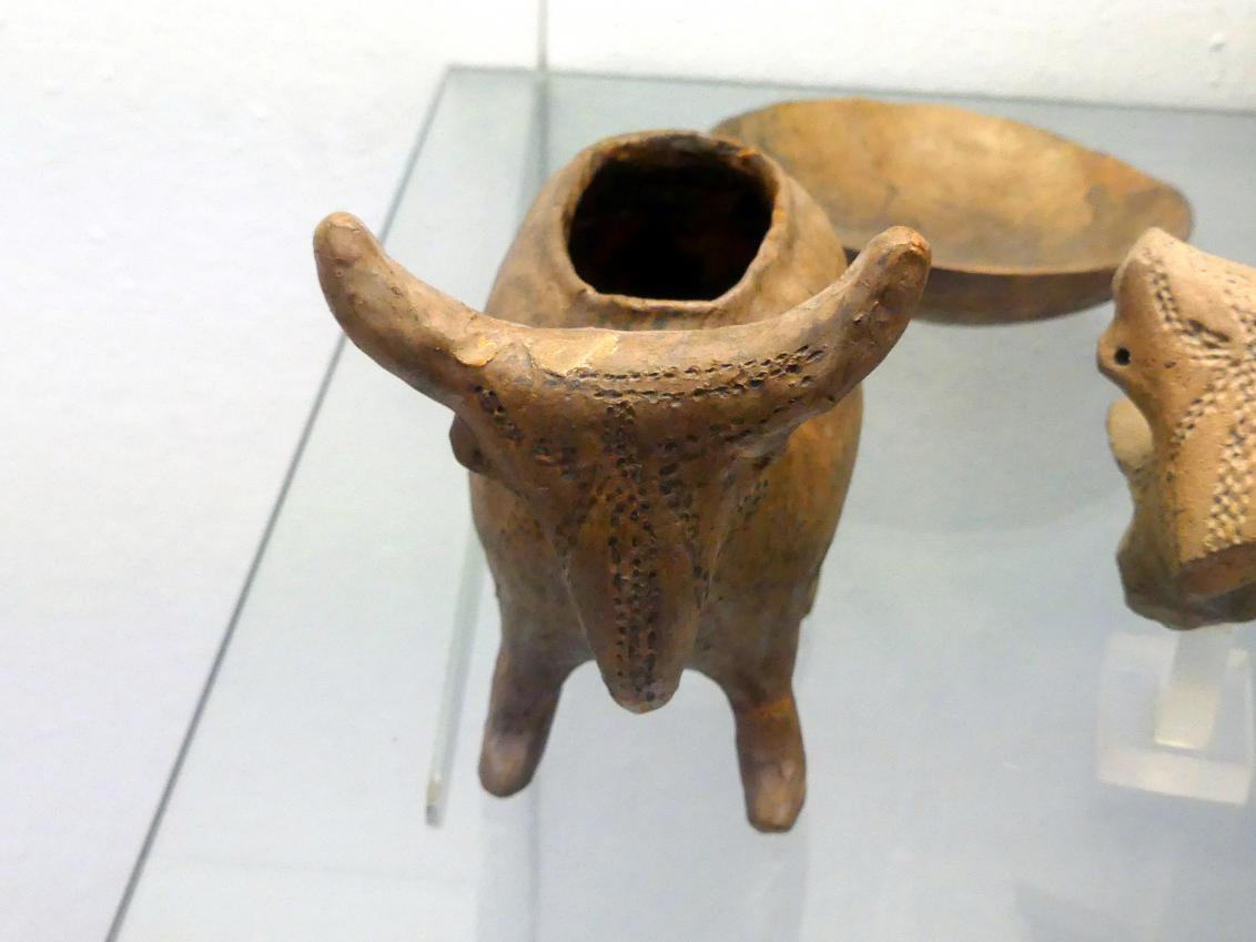 Stiergefäß, Mittelneolithikum, 5500 - 4400 v. Chr., Bild 2/2