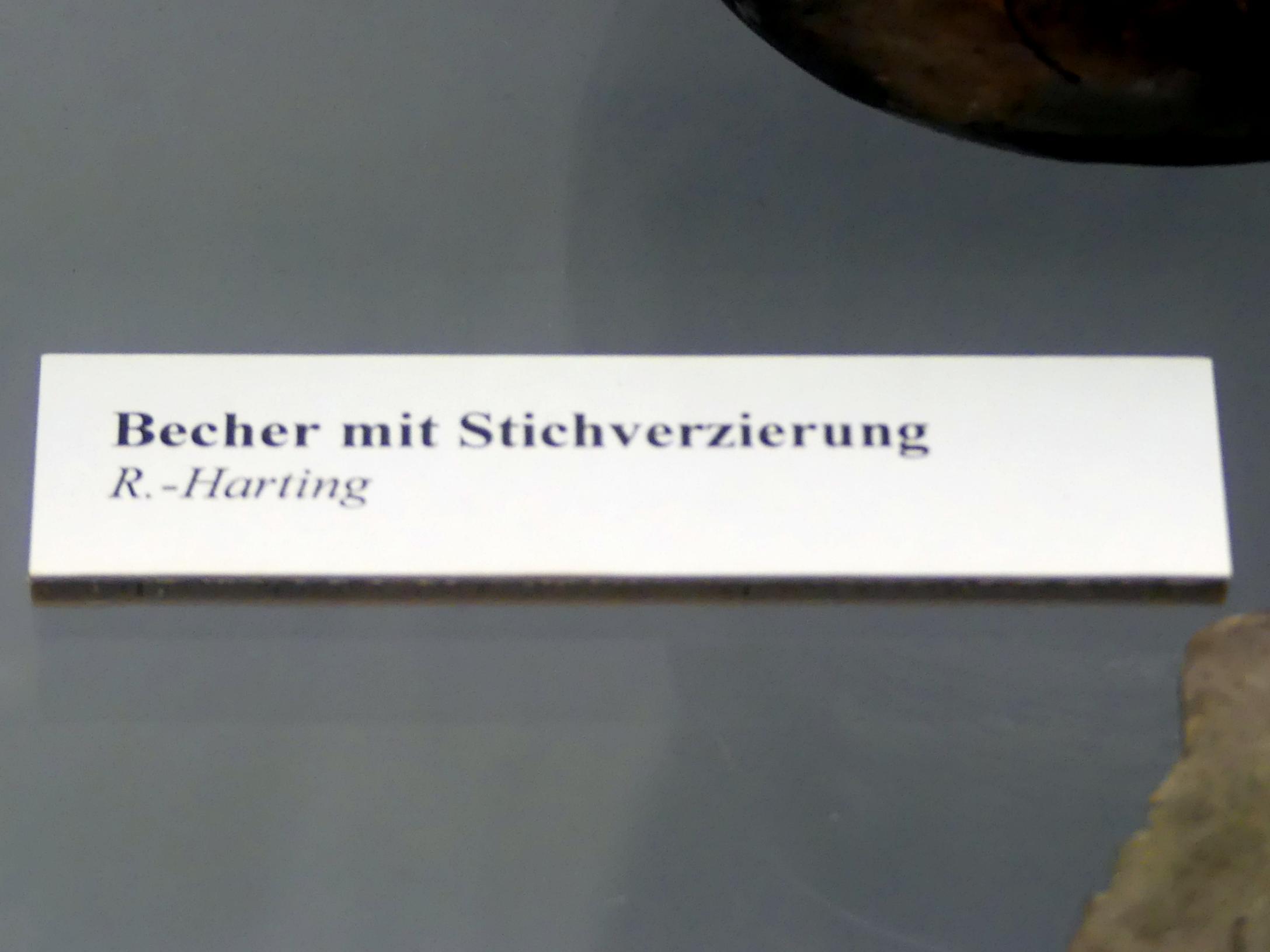 Becher mit Stichverziehrung, Mittelneolithikum, 5500 - 4400 v. Chr., Bild 2/2