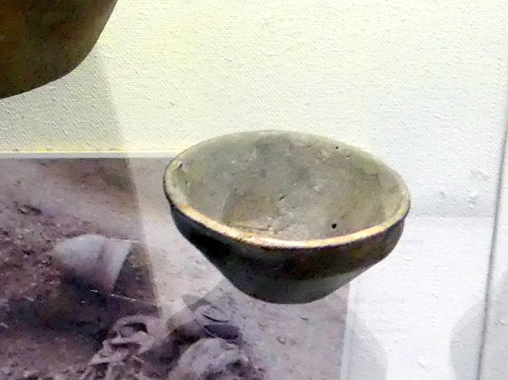 Miniaturgefäß, Jungneolithikum, 4400 - 3500 v. Chr., Bild 1/2