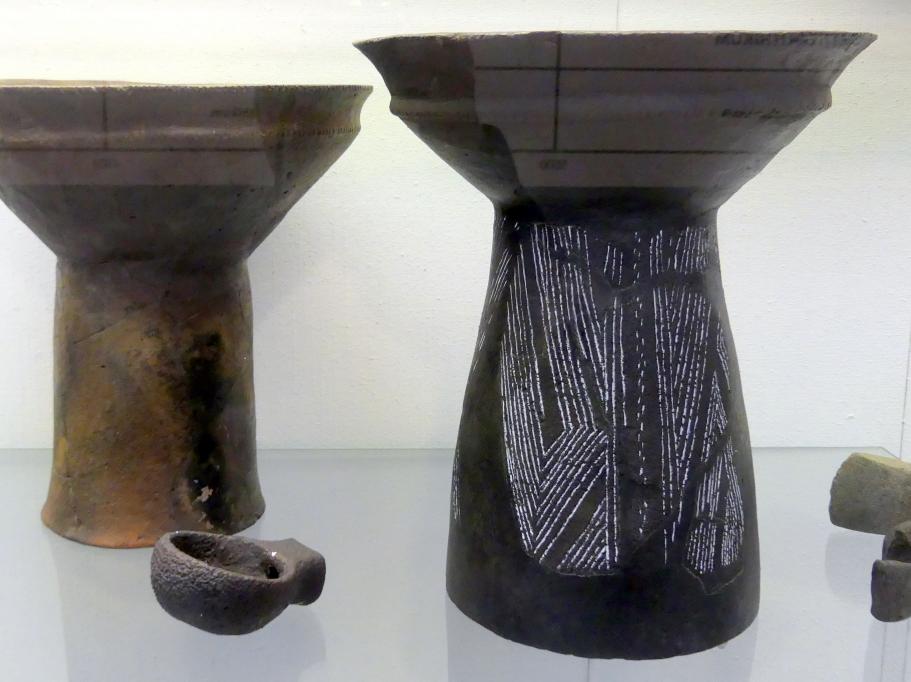 Schale mit hohem, verziertem Standfuß, Jungneolithikum, 4400 - 3500 v. Chr.