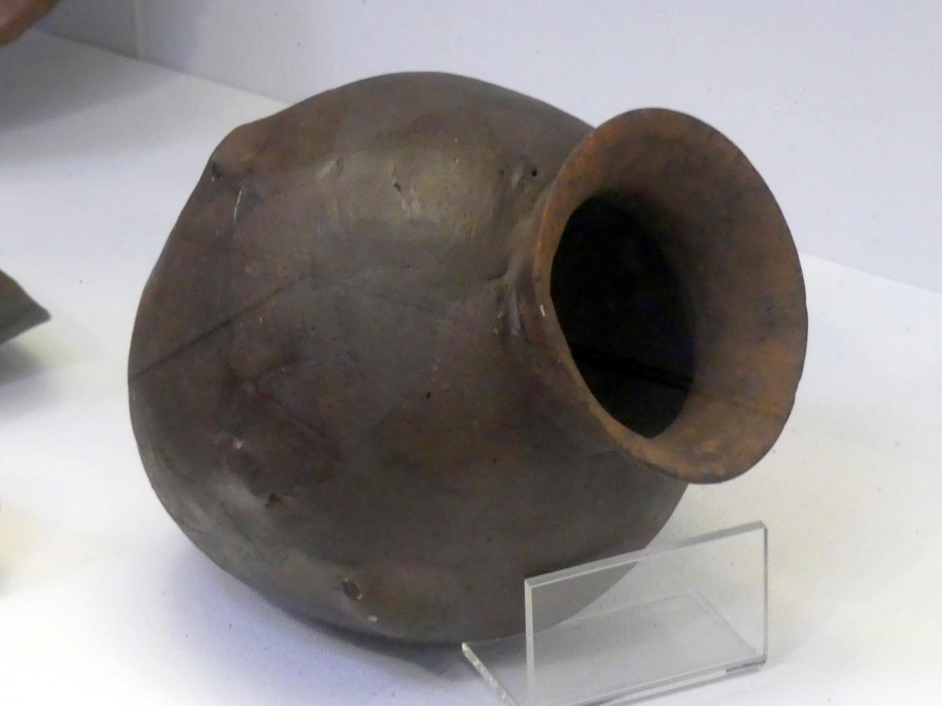 Eiförmiges Gefäß mit Ösenknubben, Jungneolithikum, 4400 - 3500 v. Chr., Bild 2/3