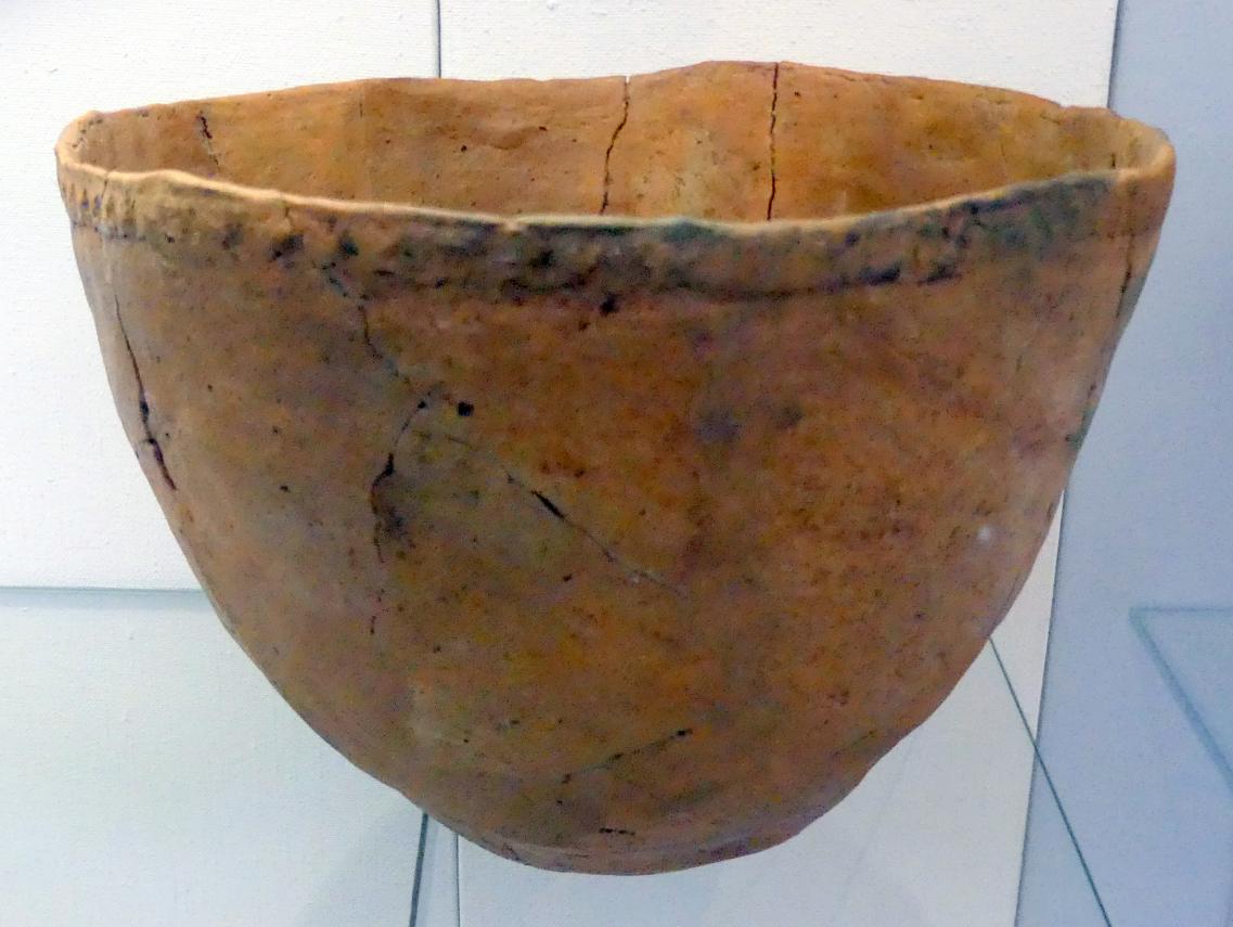 Großgefäß, Jungneolithikum, 4400 - 3500 v. Chr., Bild 1/3