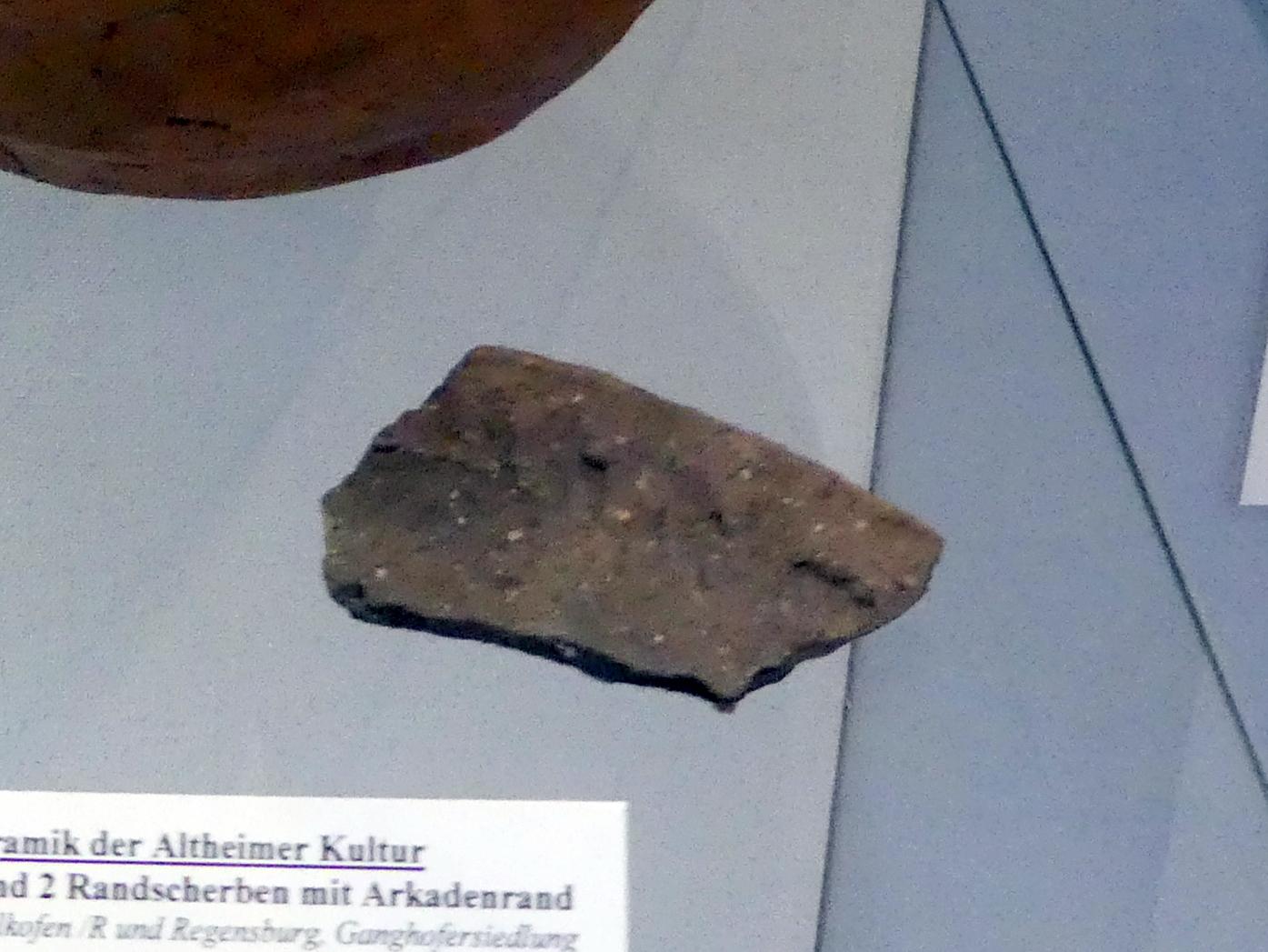 Randscherbe mit Arkadenrand, Jungneolithikum, 4400 - 3500 v. Chr., Bild 1/2