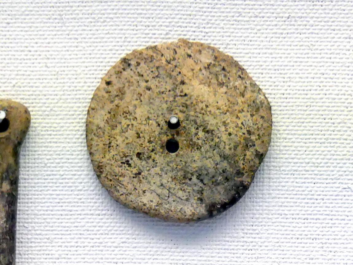 Durchbohrte Knochenscheibe, Endneolithikum, 2800 - 1700 v. Chr., Bild 1/2