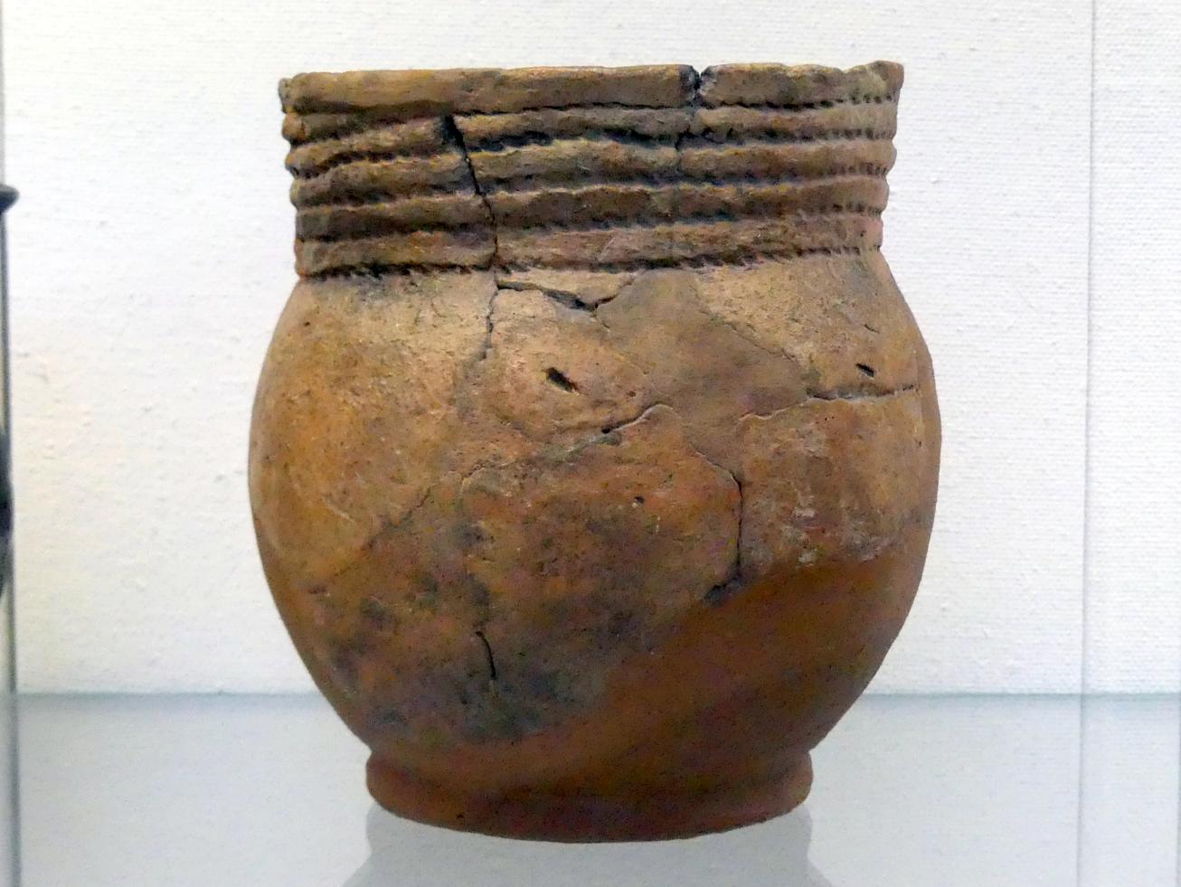 Großer Becher mit Schnurverzierung, Endneolithikum, 2800 - 1700 v. Chr., Bild 1/3