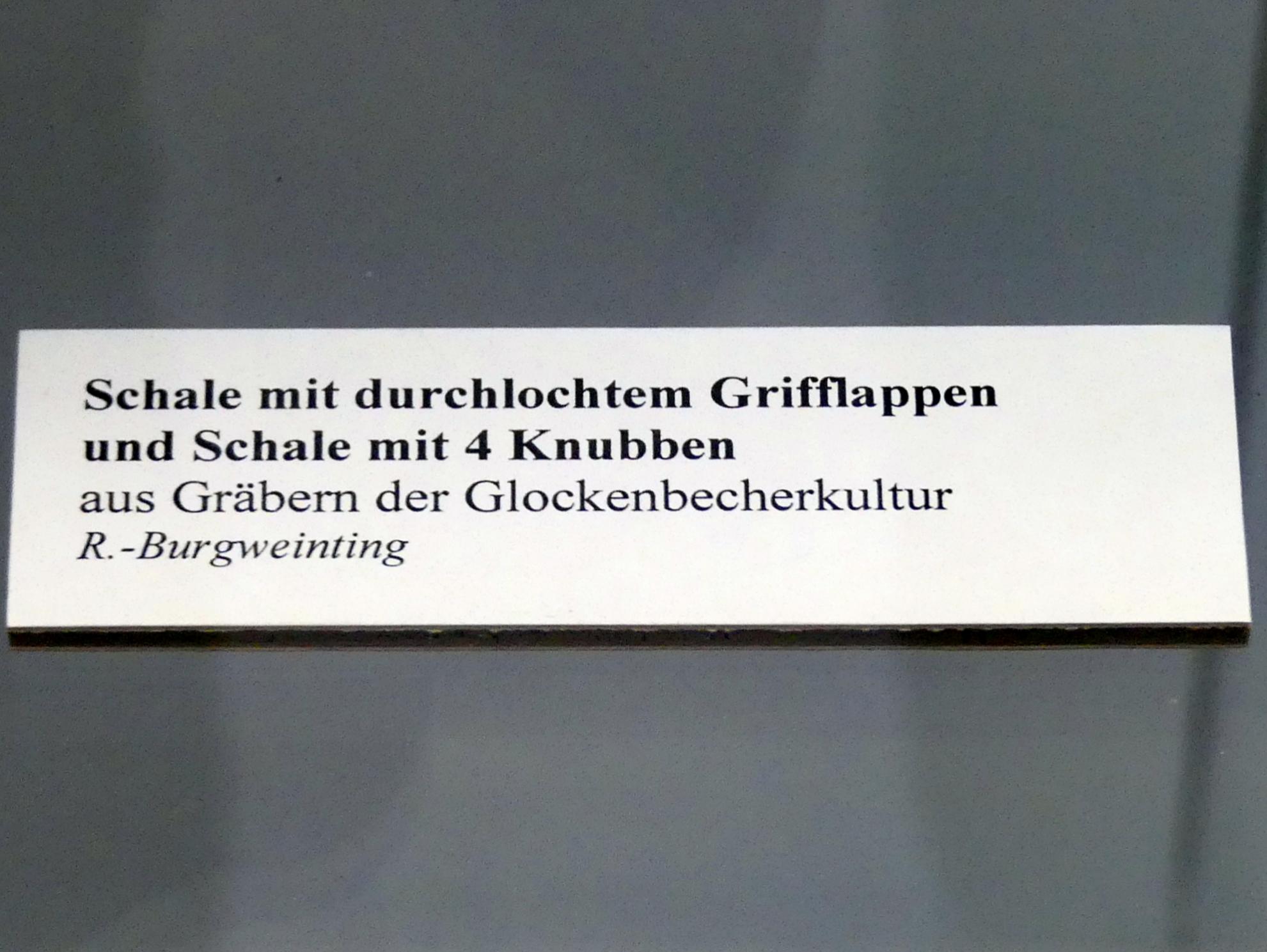 Schale mit durchlochtem Grifflappen, Endneolithikum, 2800 - 1700 v. Chr., Bild 2/2