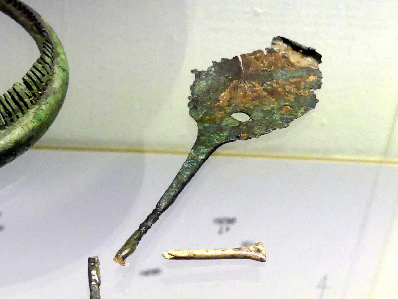 Ruderkopfnadel, Frühe Bronzezeit, 3365 - 1200 v. Chr., Bild 1/3