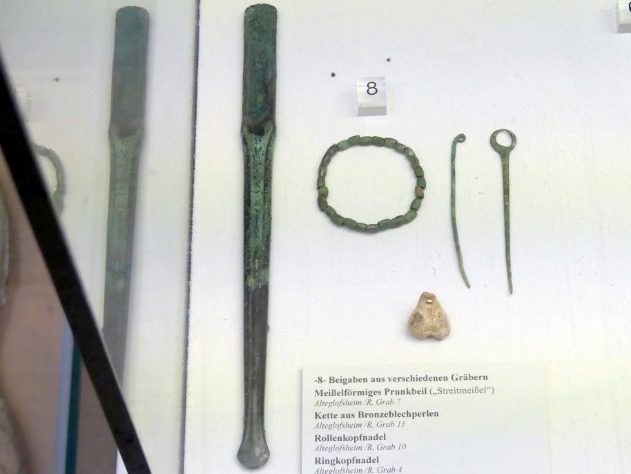 Meißelförmiges Prunkbeil ("Streitmeißel"), Frühe Bronzezeit, 3365 - 1200 v. Chr., Bild 1/2