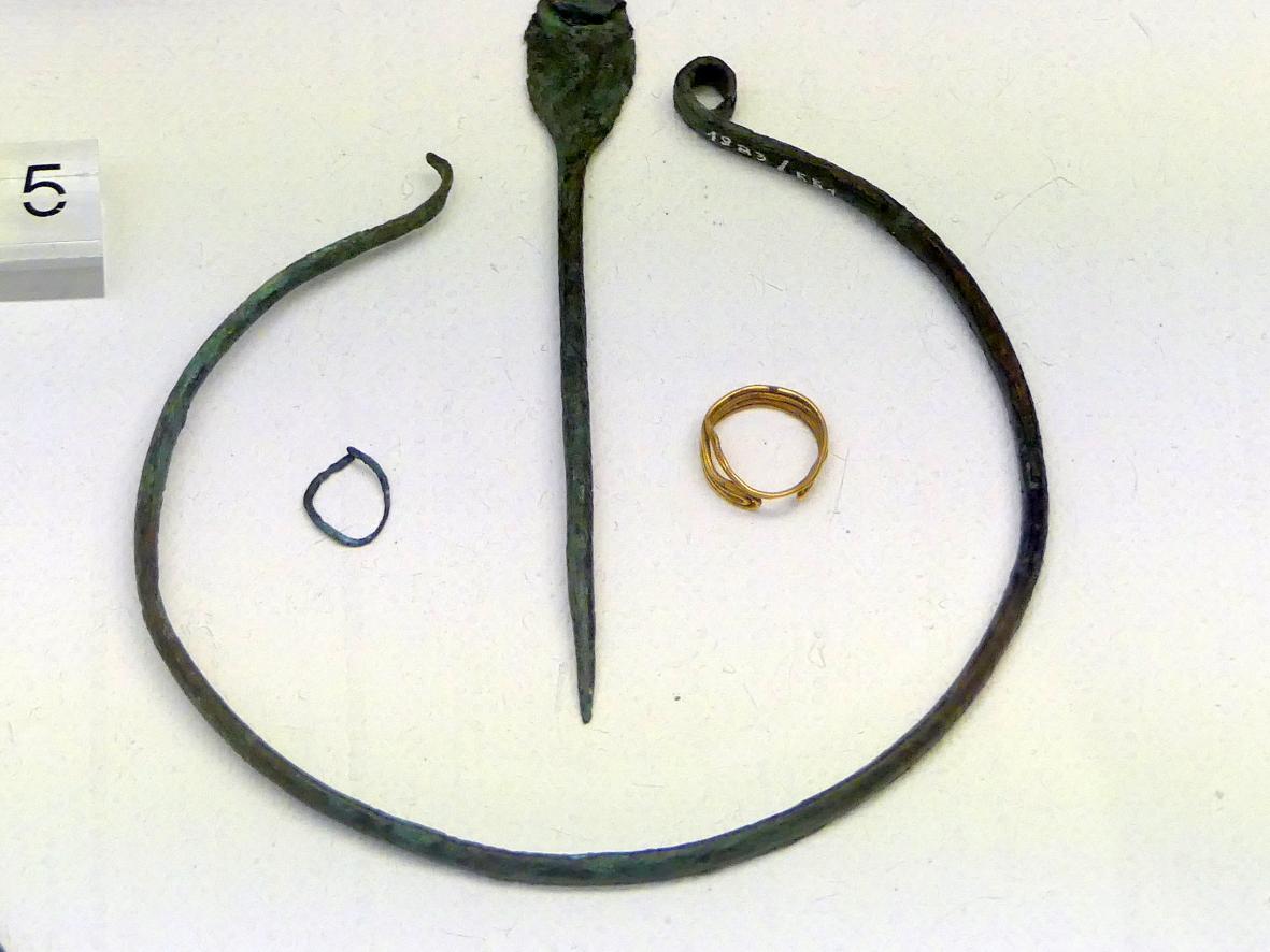 Ösenhalsring, Frühe Bronzezeit, 3365 - 1200 v. Chr., Bild 1/2