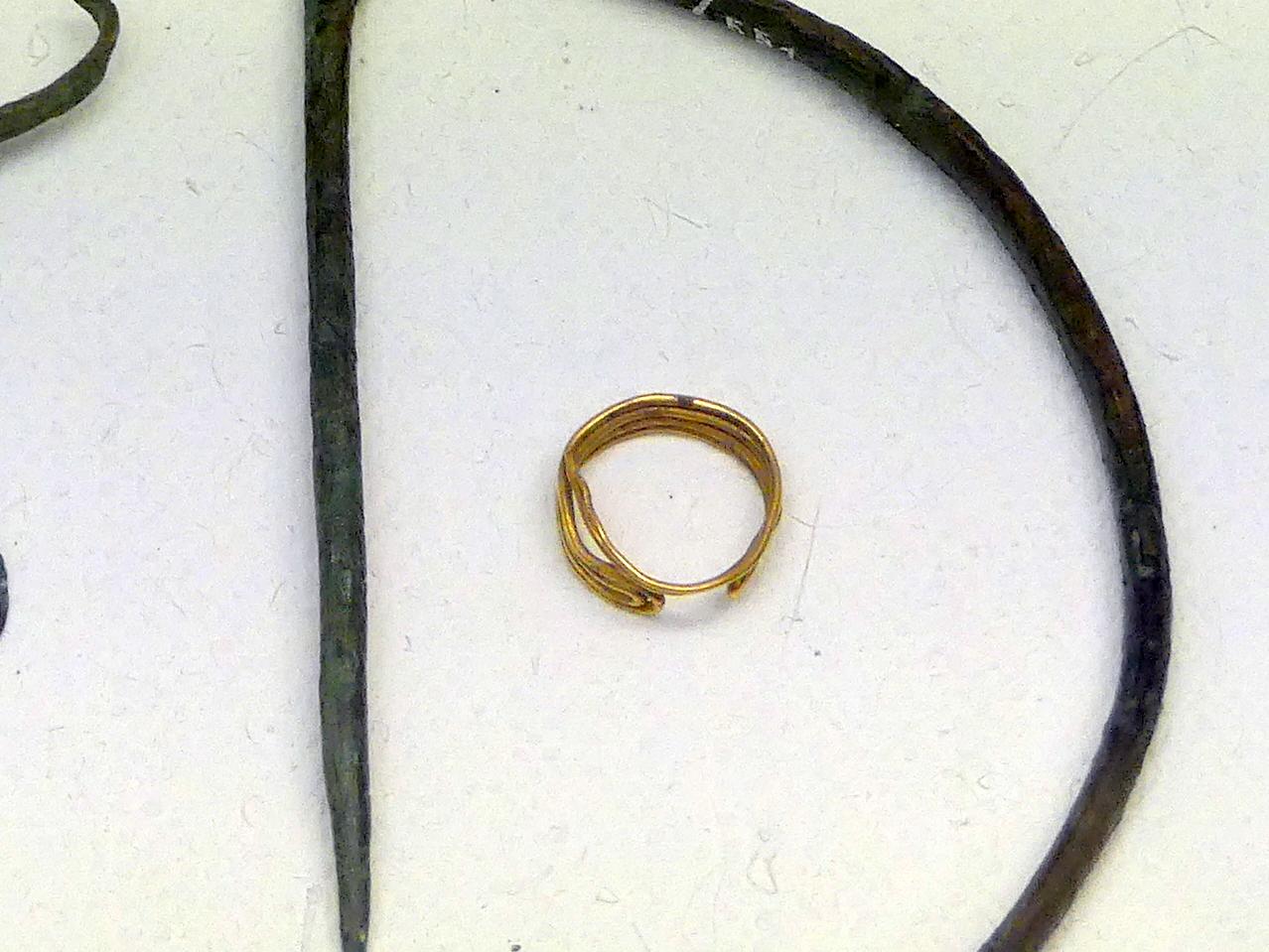 Goldener Lockenring, Frühe Bronzezeit, 3365 - 1200 v. Chr., Bild 1/2