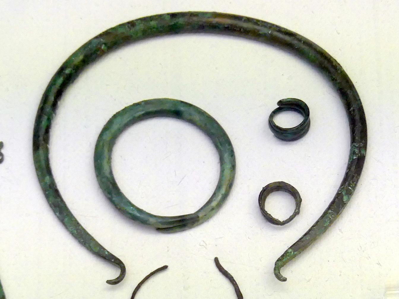 Ösenhalsring, Frühe Bronzezeit, 3365 - 1200 v. Chr., Bild 1/2
