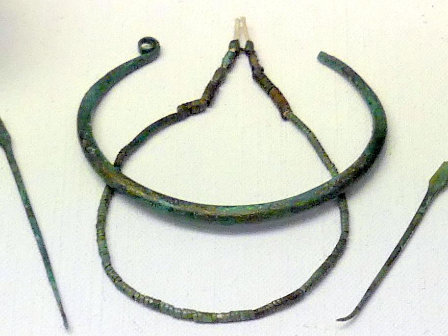Halskette aus Spiralröllchen, Frühe Bronzezeit, 3365 - 1200 v. Chr., Bild 1/2