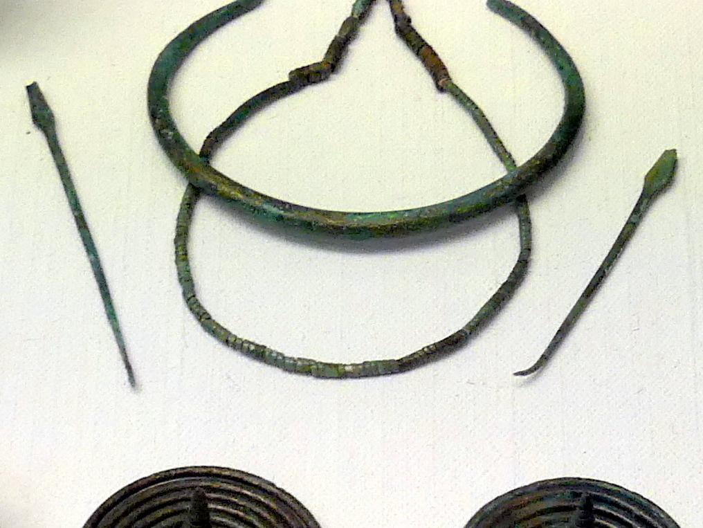 2 Gewandnadeln, Frühe Bronzezeit, 3365 - 1200 v. Chr., Bild 1/2