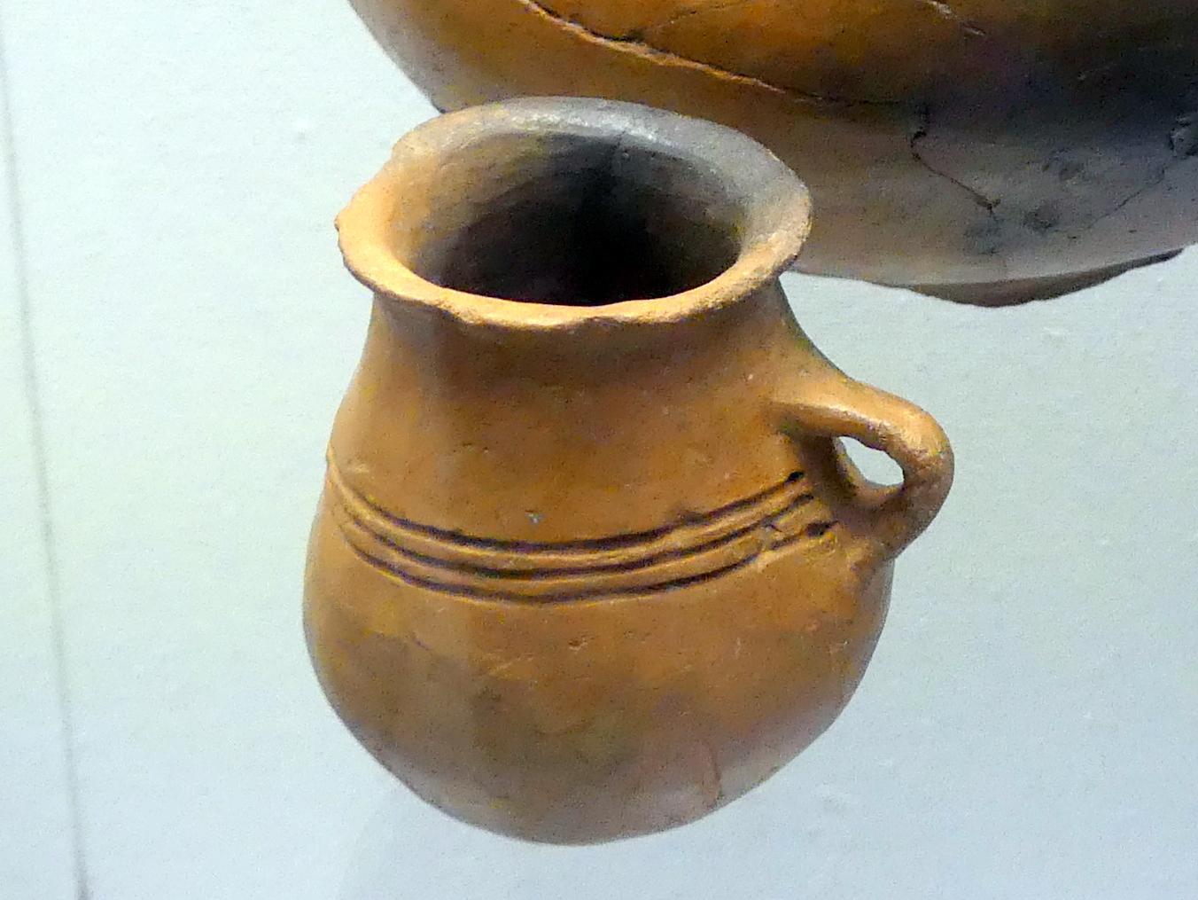 Henkelbecher, Frühe Bronzezeit, 3365 - 1200 v. Chr., Bild 1/3