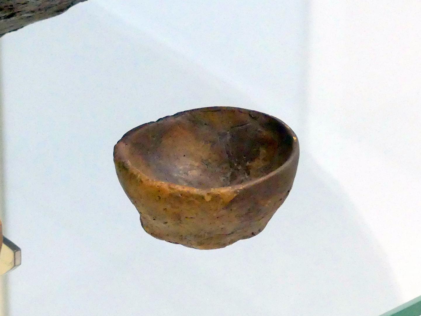 Schlichter Napf, Frühe Bronzezeit, 3365 - 1200 v. Chr., Bild 1/3