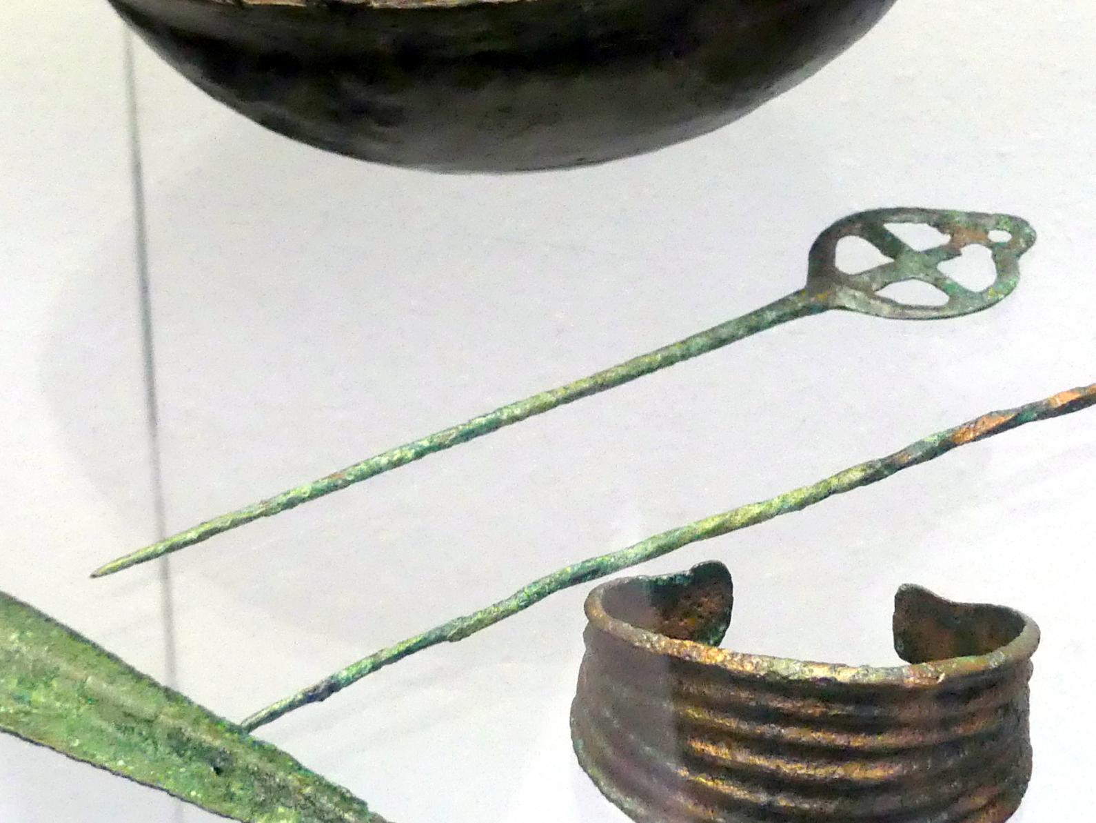 Radnadel, Mittlere Bronzezeit C1, 1500 - 1400 v. Chr., Bild 1/2